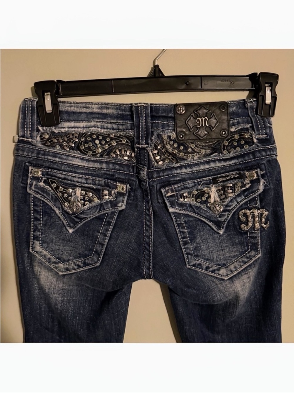 Gorgeous Vintage Miss Me Capri Jeans With Embellished Pockets & Trim 26” Inseam